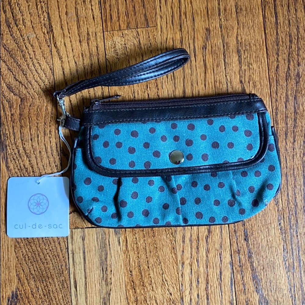 NWT cul-de-sac Polka Dot Wristlet